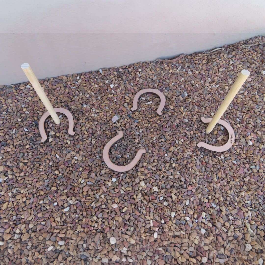 Trendify Horseshoe Toss Game With Bag