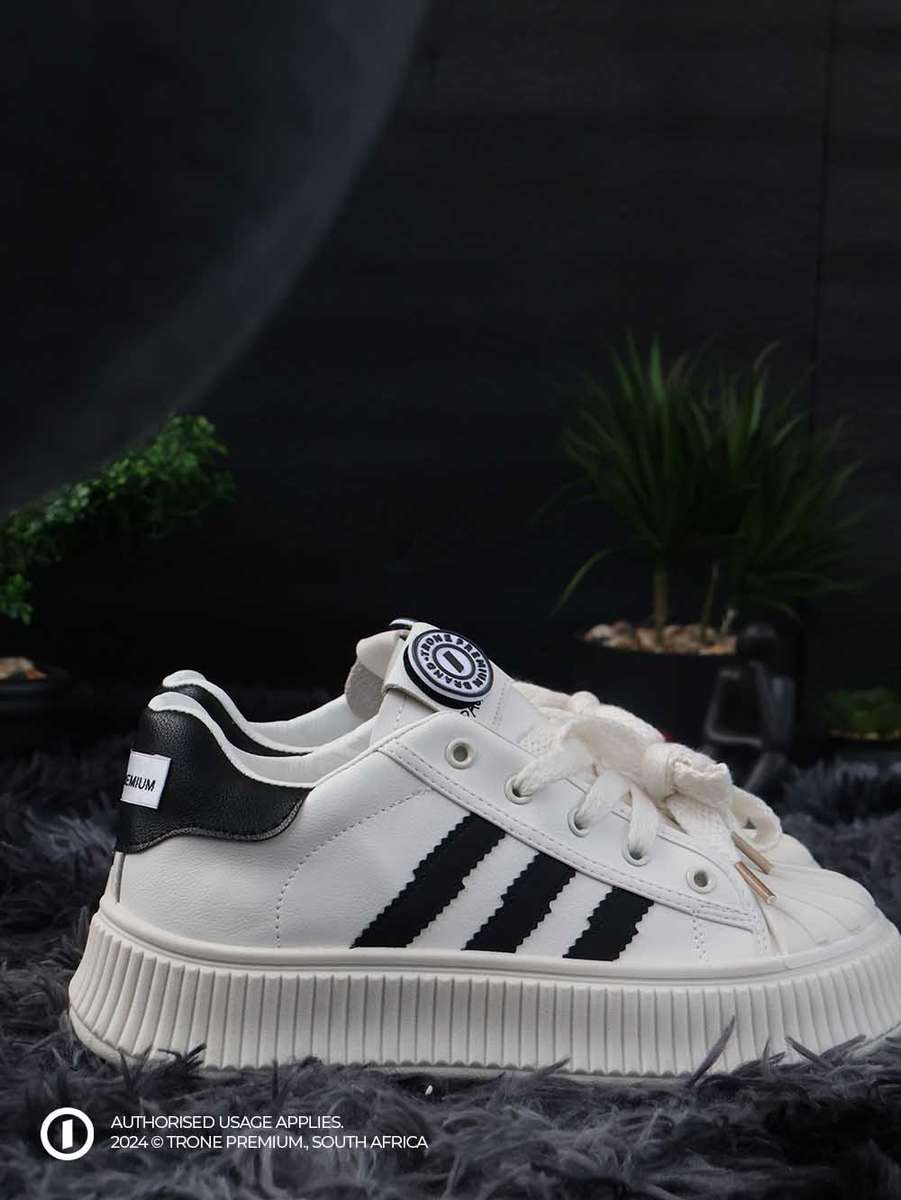 Carioca Court C Sneaker - Black Stripes