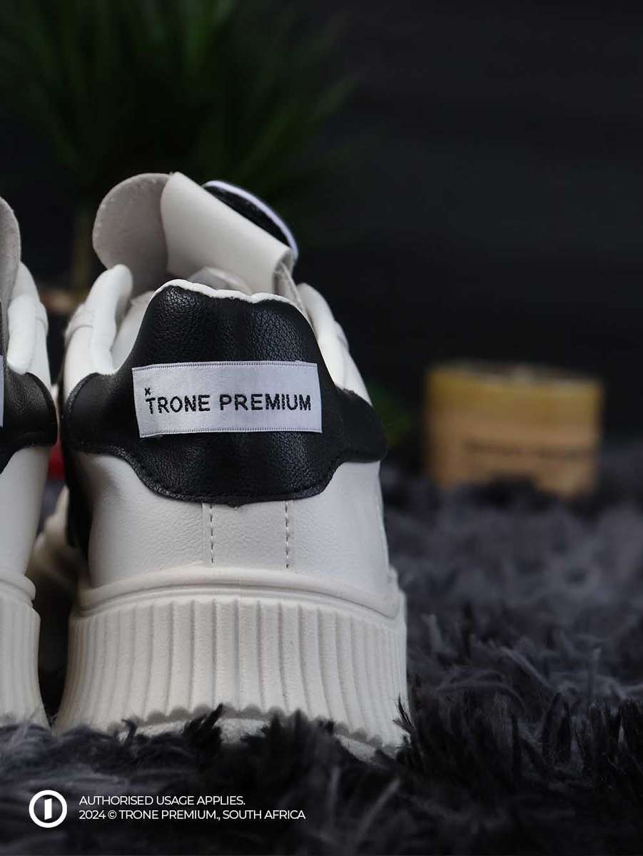 Carioca Court C Sneaker - Black Stripes