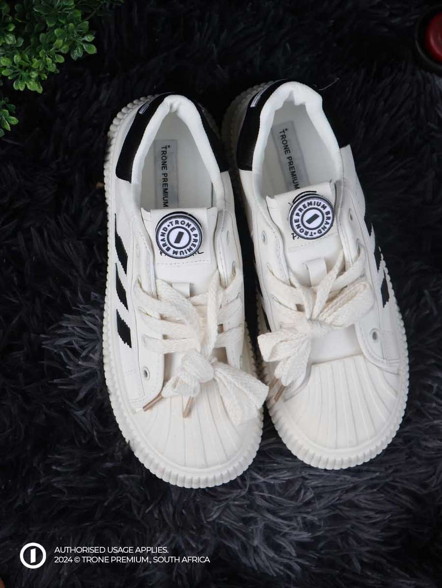Carioca Court C Sneaker - Black Stripes