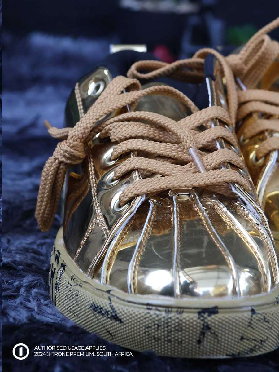 Glossy Glacia II Sneakers - Gold