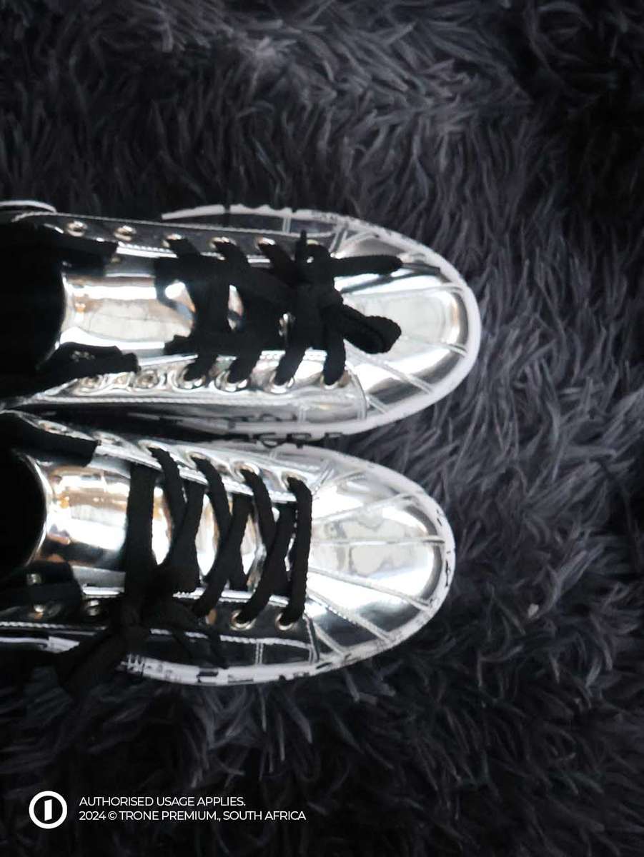Glossy Glacia II Sneakers - Silver