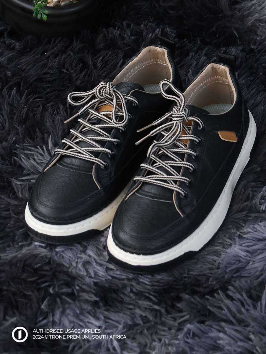 Grit Leather Laced Sneaker - Black