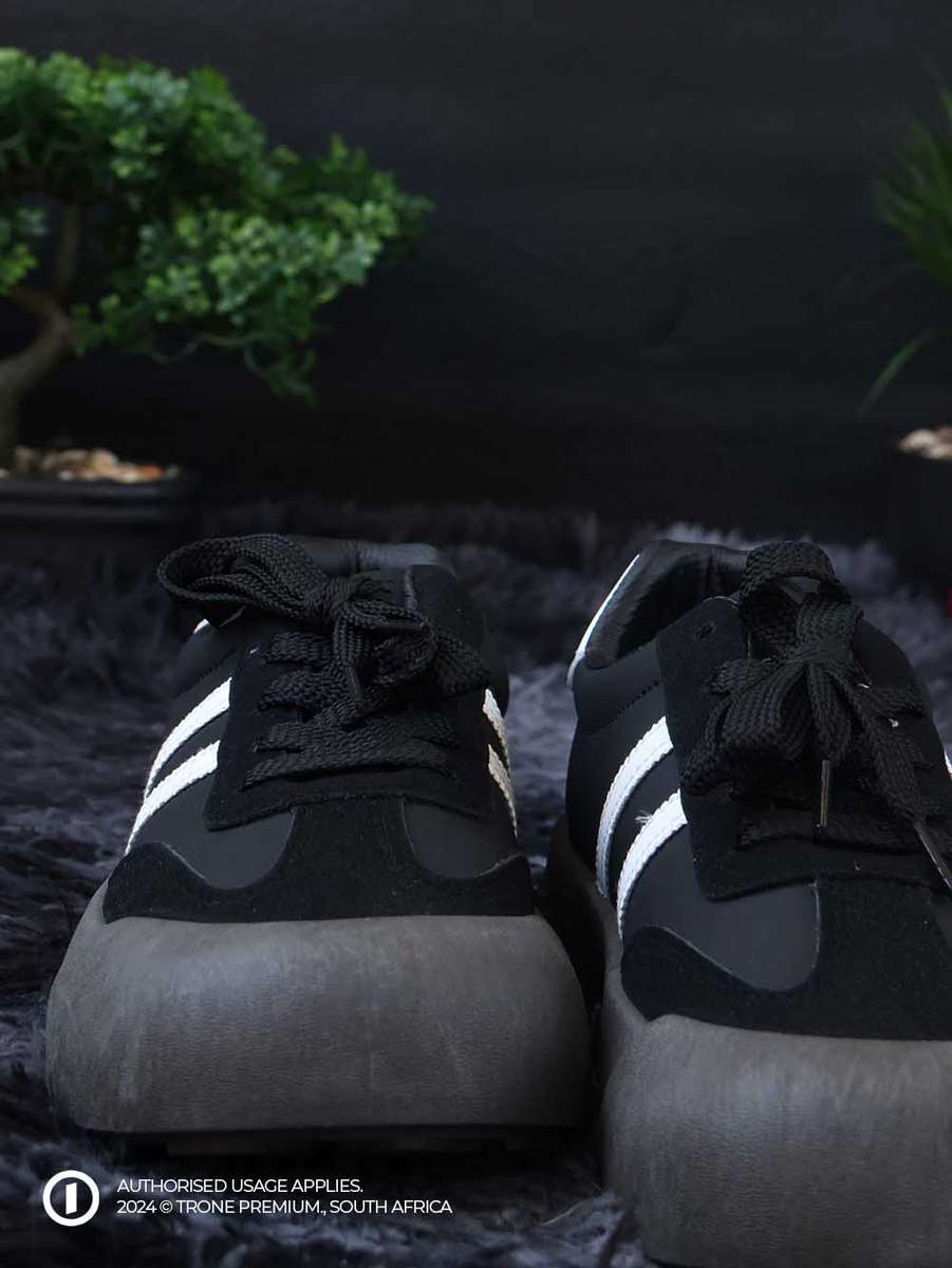 L.A.X Rebellion Sneakers - Black
