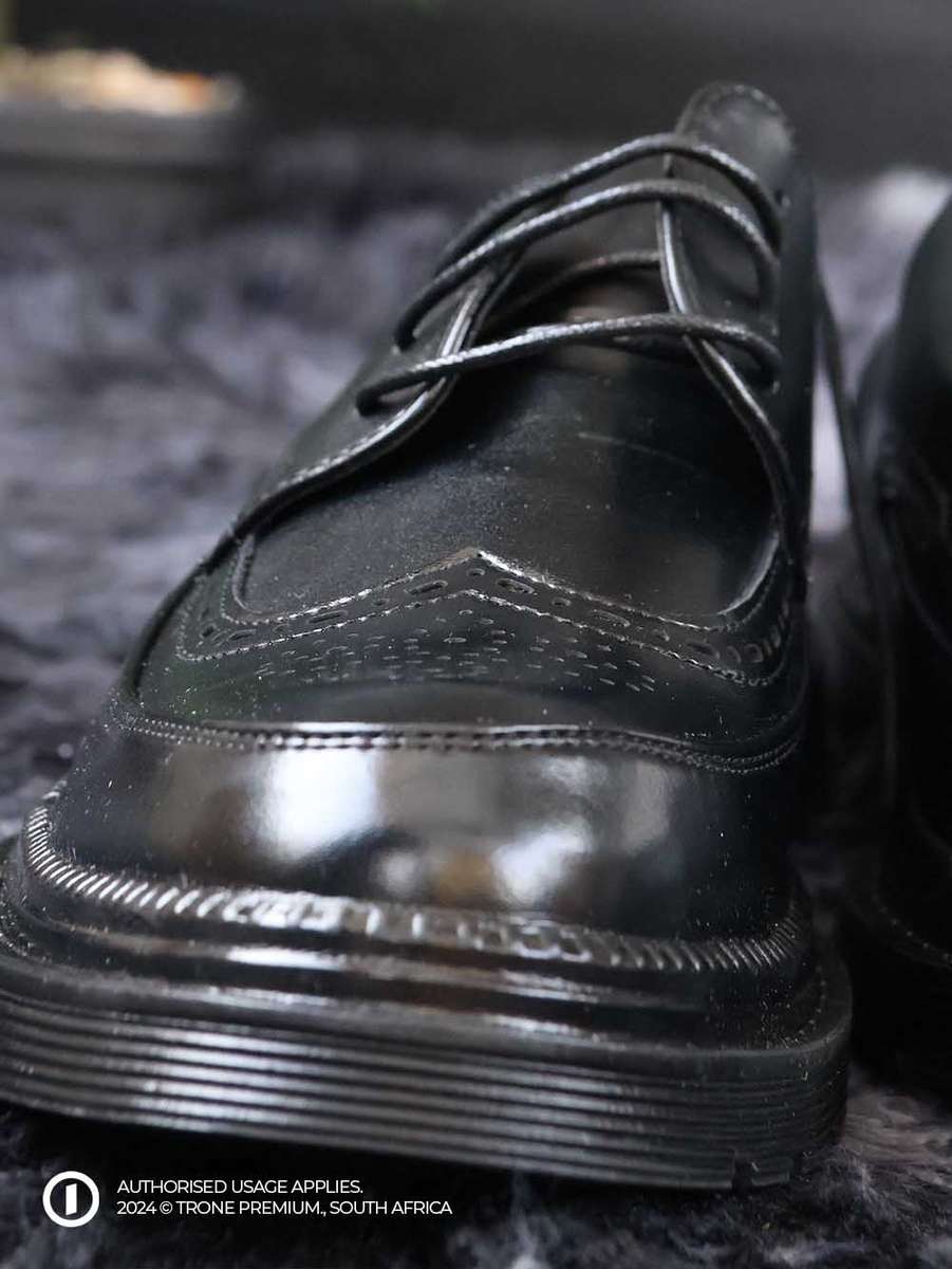 Trone Wing-tip Brogues - Black