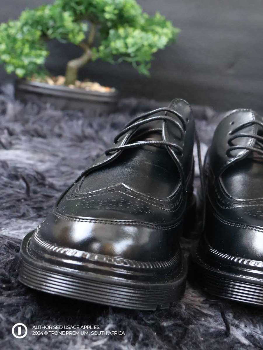 Trone Wing-tip Brogues - Black