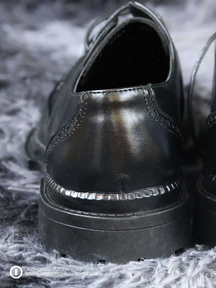 Trone Wing-tip Brogues - Black