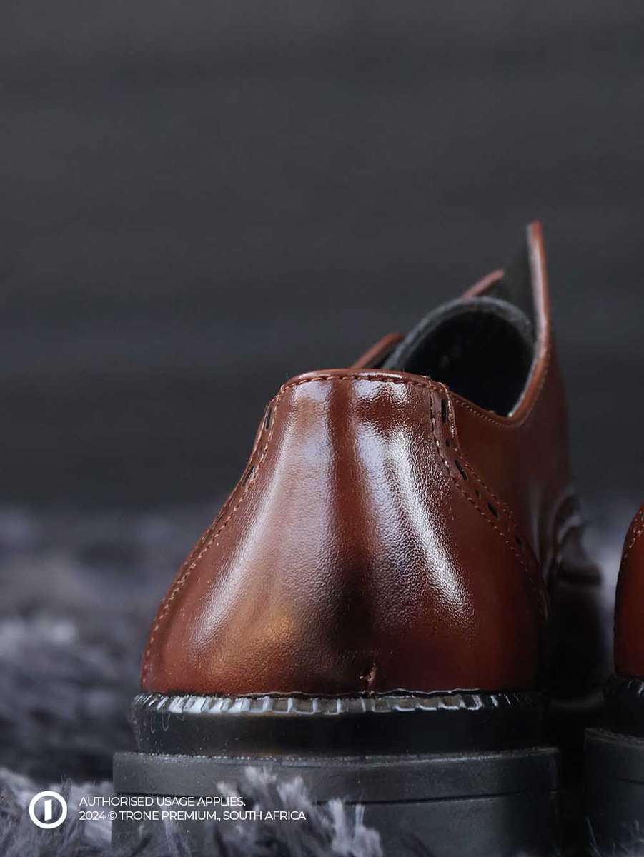 Trone Wing-tip Brogues - Brown