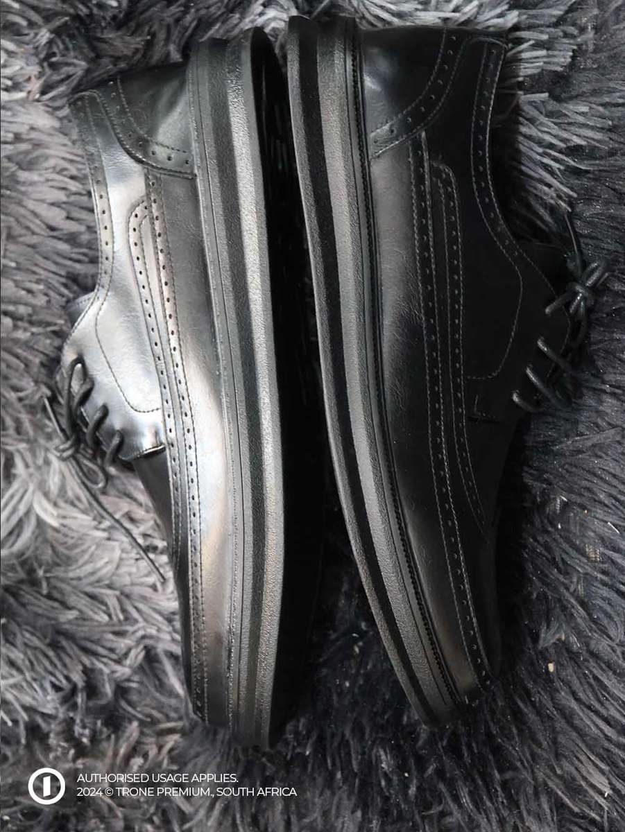 Trone Carrington Loafers - Matte Black