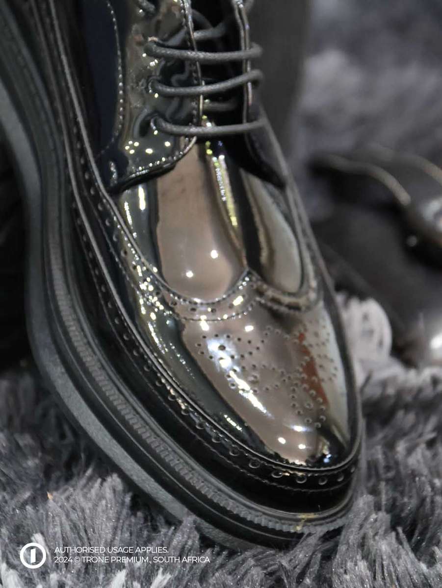 Trone Carrington Loafers - Gloss Black