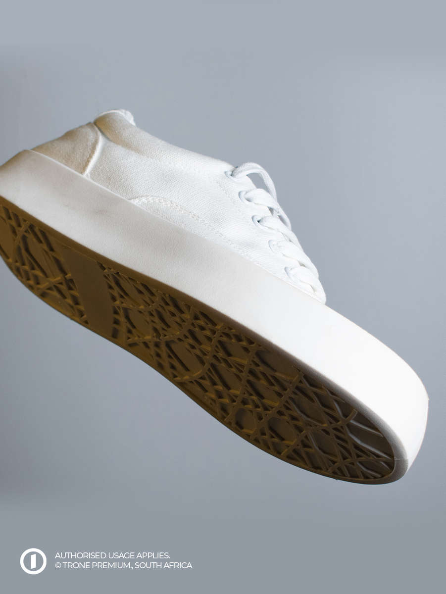 Trone Blaze Chucks - White