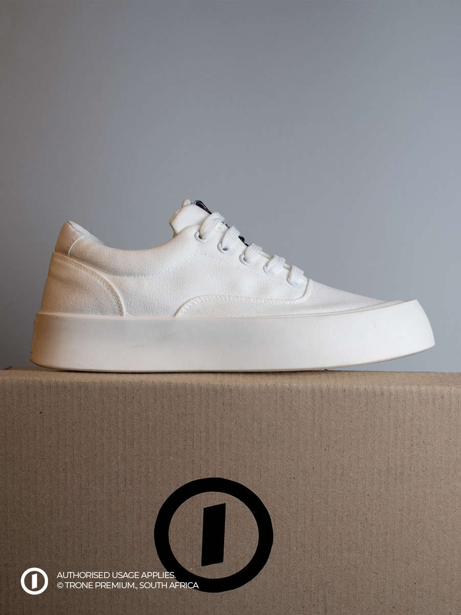Trone Blaze Chucks - White