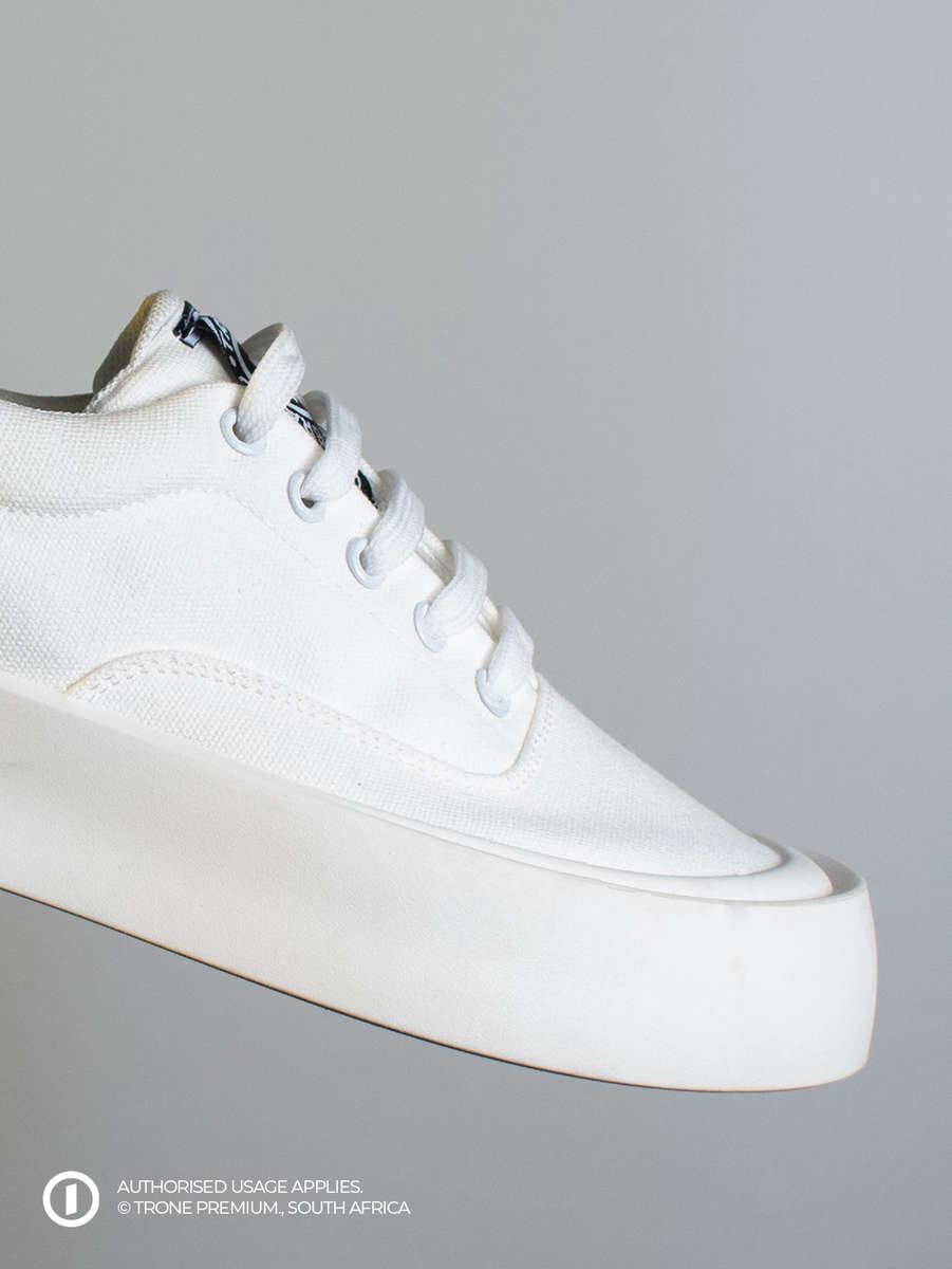Trone Blaze Chucks - White