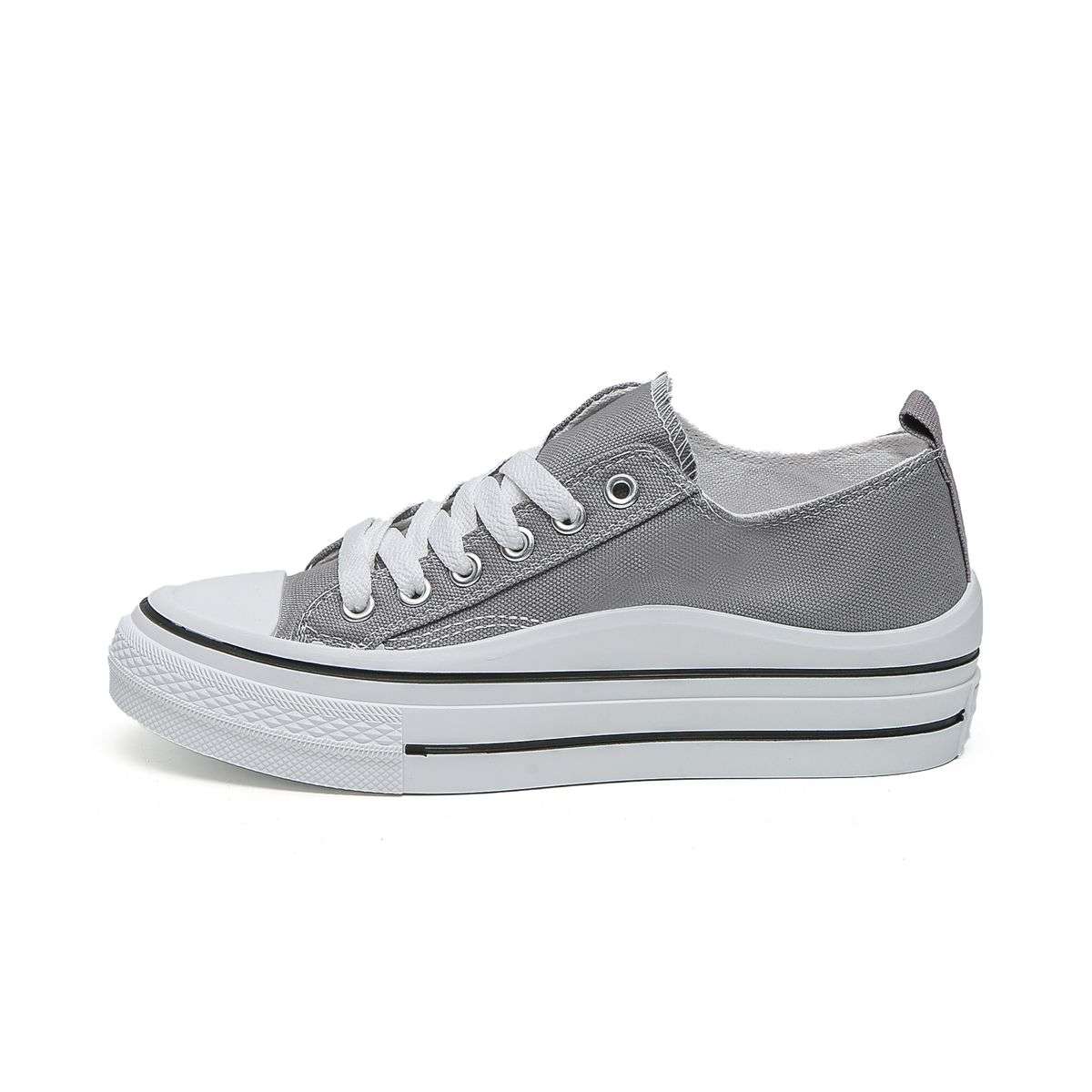Classic Low Top Canvas Sneaker XB3816