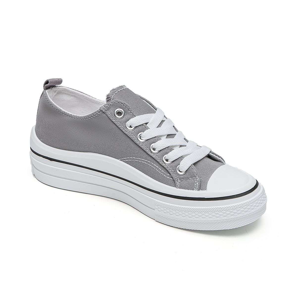 Classic Low Top Canvas Sneaker XB3816