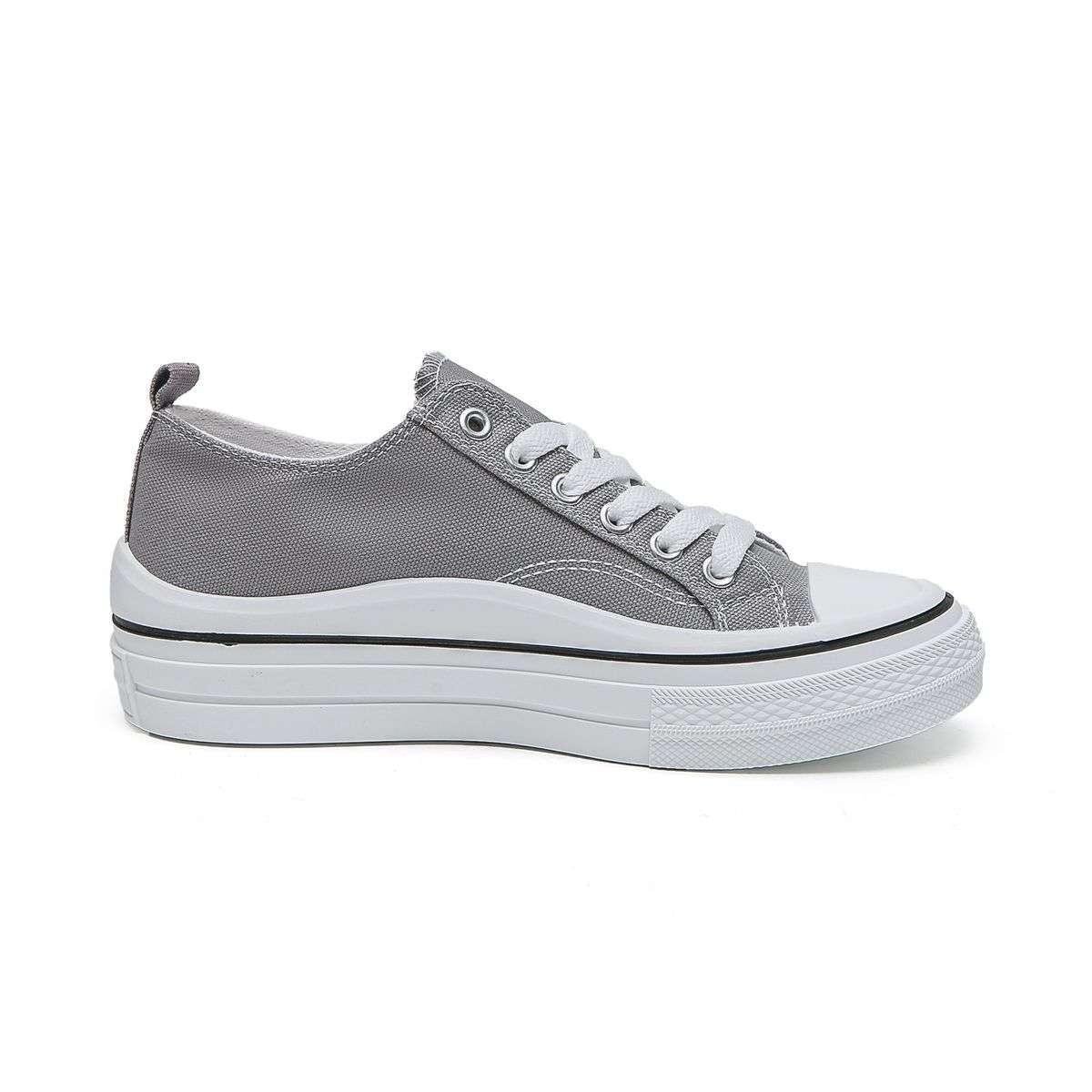 Classic Low Top Canvas Sneaker XB3816