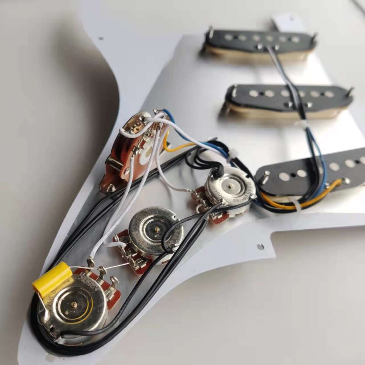 Prewired Pickguard Loaded  with Alnico 5 Single Coil Pickups - Black