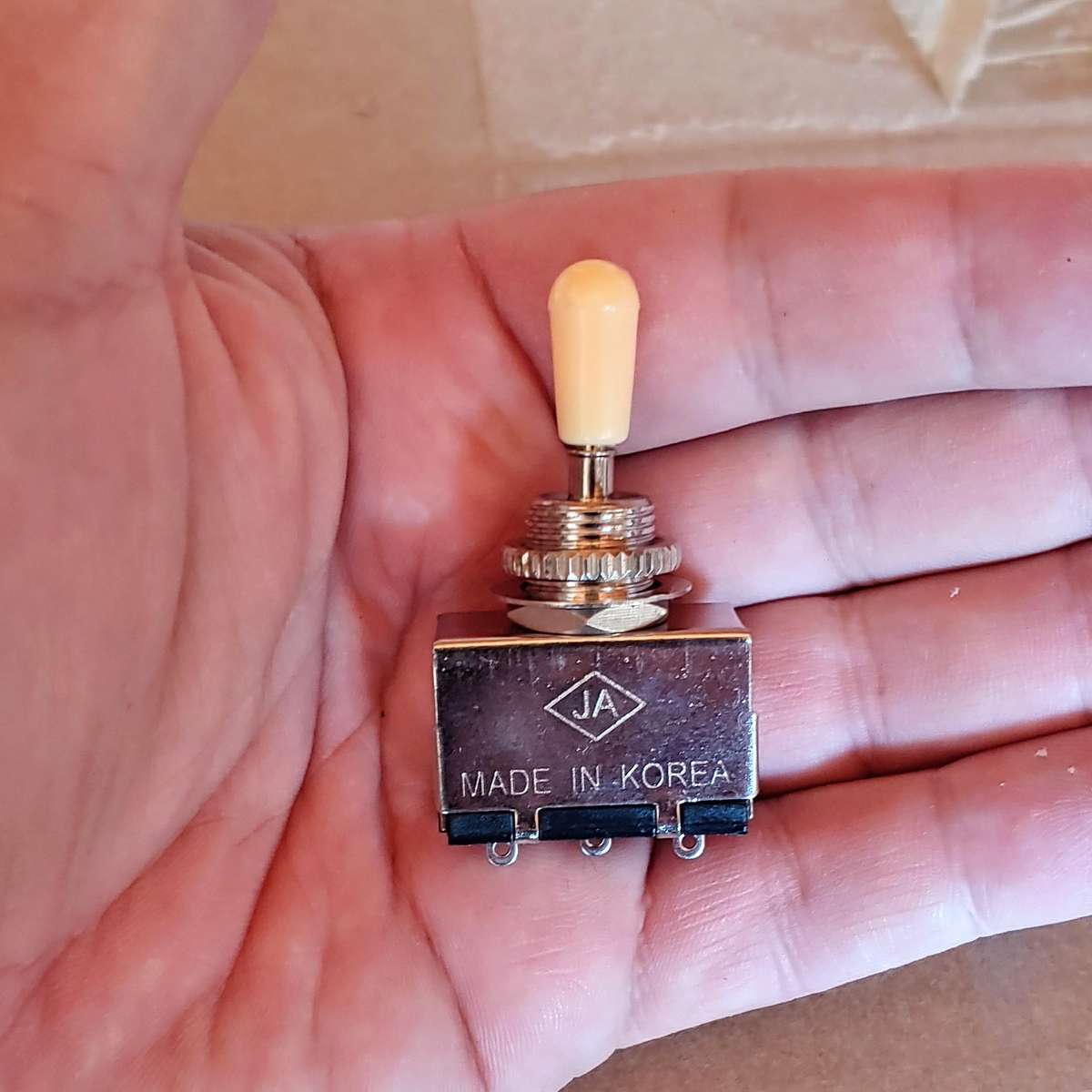 3 way toggle switch (Box type)