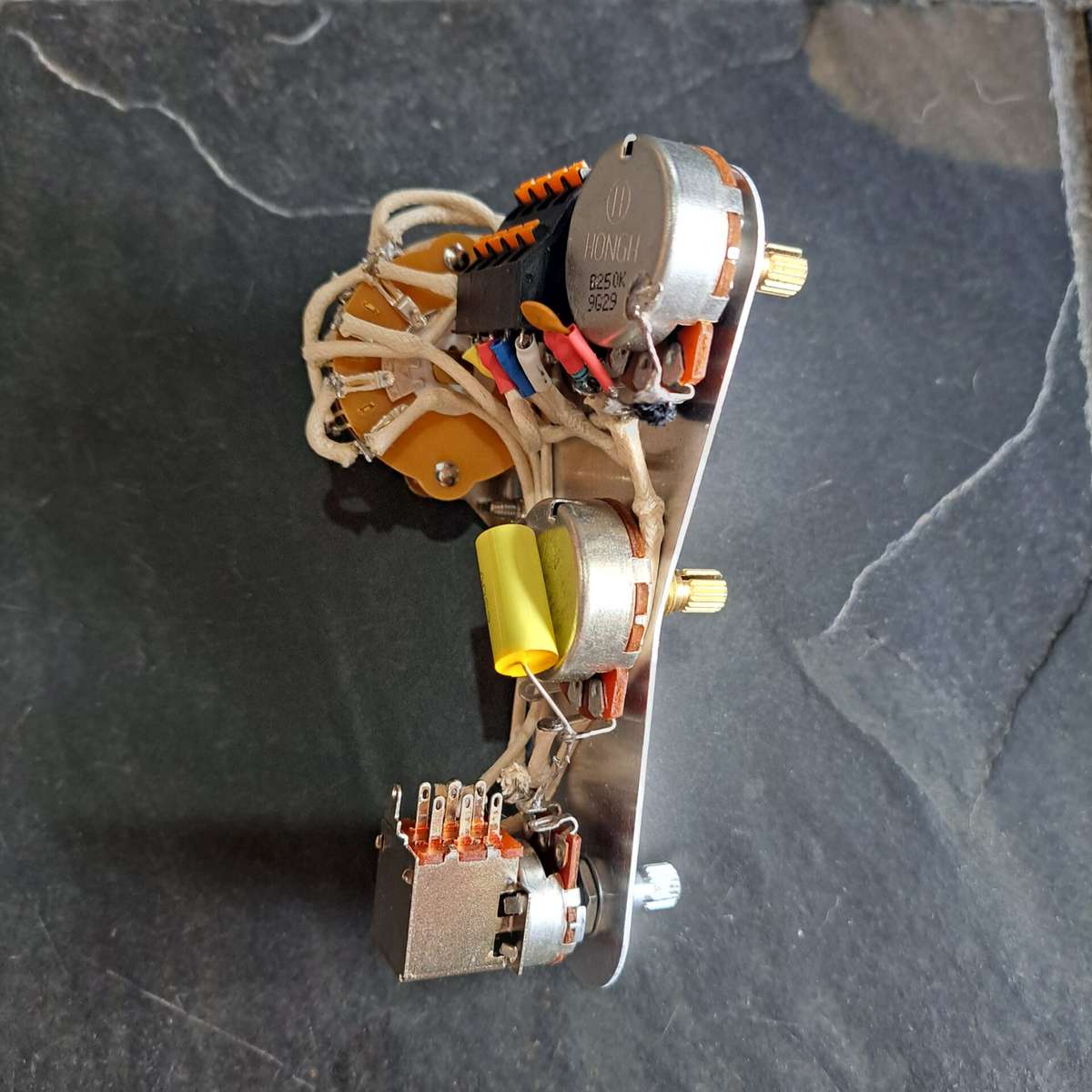 SSS / HSS Prewired Electronic Assembly with "Gilmour" Push Pull Mod for Stratocaster type Guitars...
