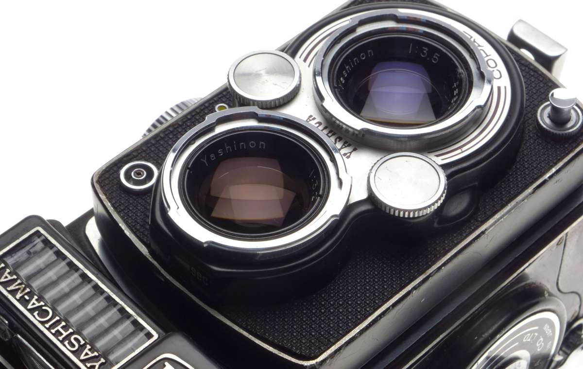 YASHICA-Mat EM Yashinon 3.5 f=80mm TLR camera lens - Yashica