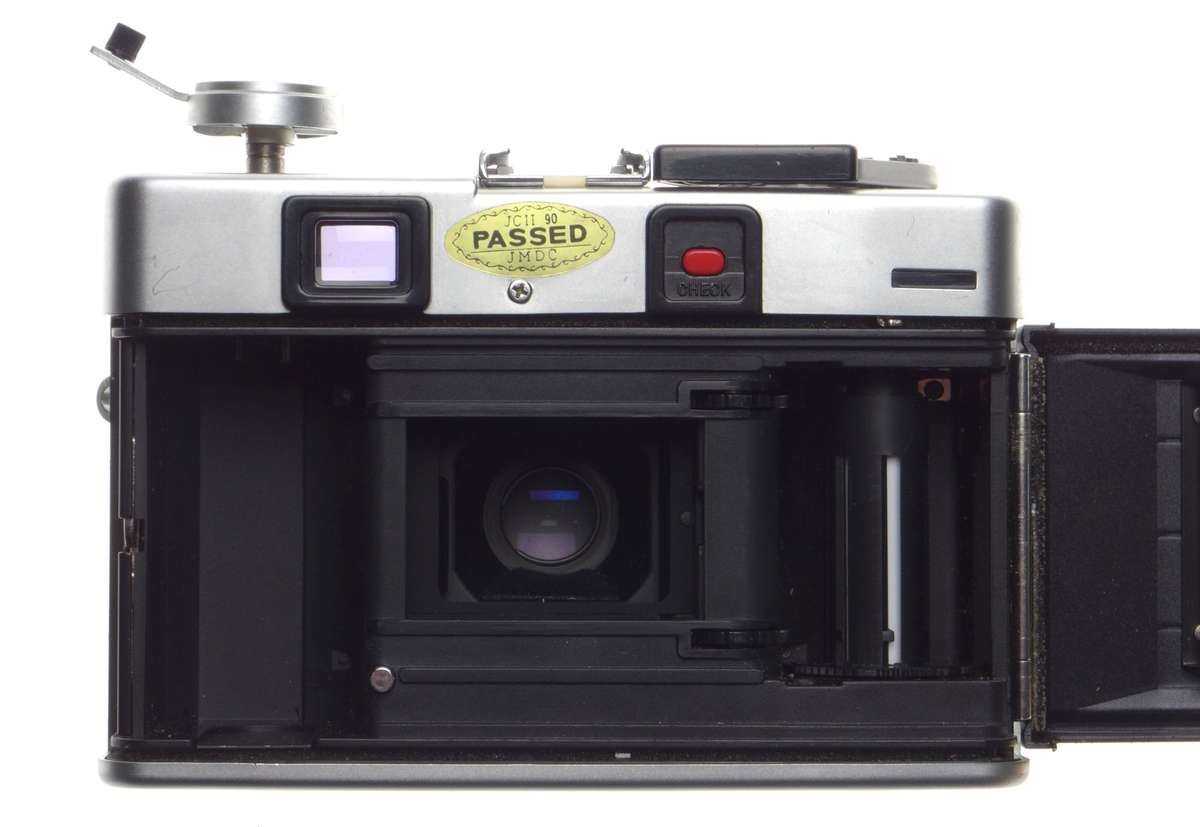 Minolta Hi-Matic E Viewfinder film 35mm camera2.7/38mm Rokkor-QF - Minolta