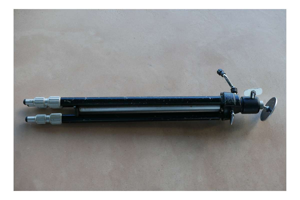 Compact vintage tripod adjutable centre column Hansa swivel head