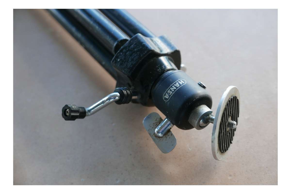 Compact vintage tripod adjutable centre column Hansa swivel head
