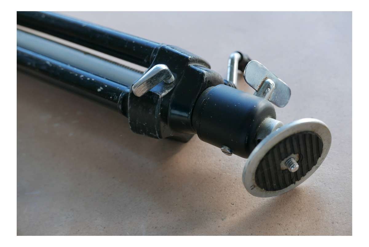 Compact vintage tripod adjutable centre column Hansa swivel head