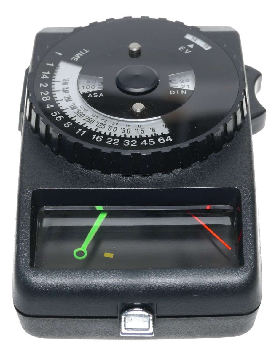 Vivitar 45 black analog hand held exposure light meter reading