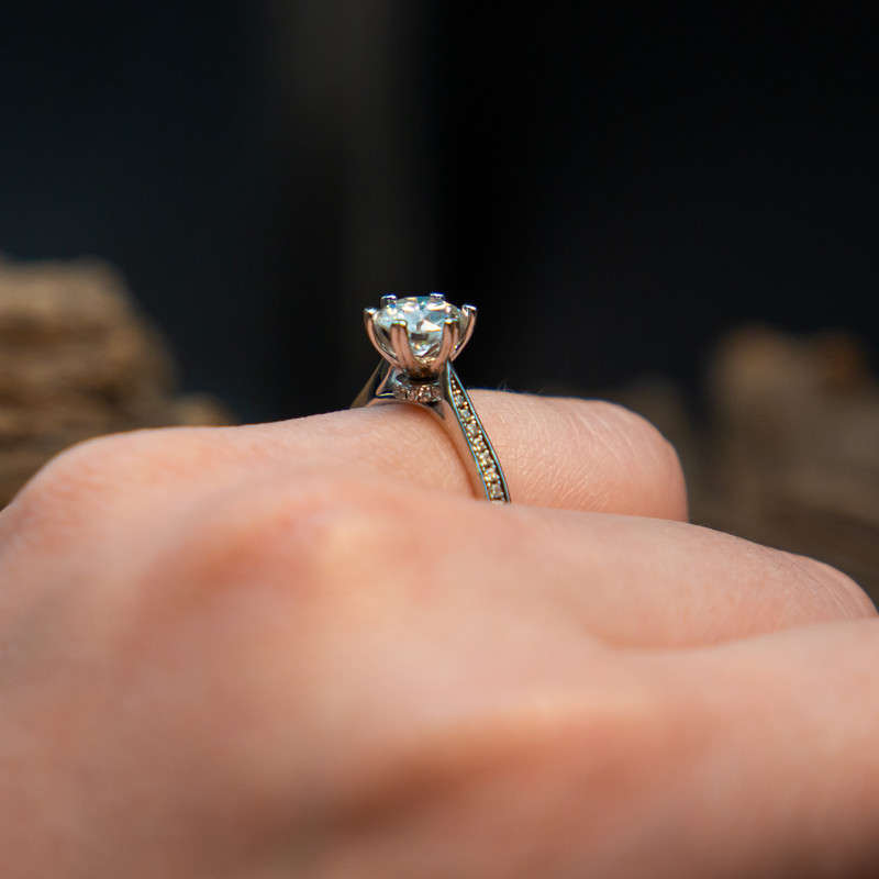 Victoria - Moissanite