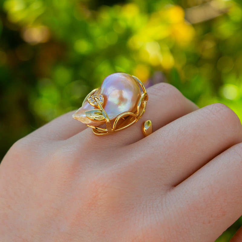 Coral Peacock - Baroque Pearl