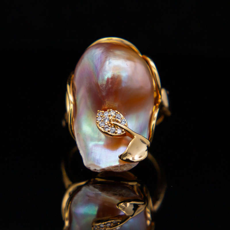 Coral Peacock - Baroque Pearl