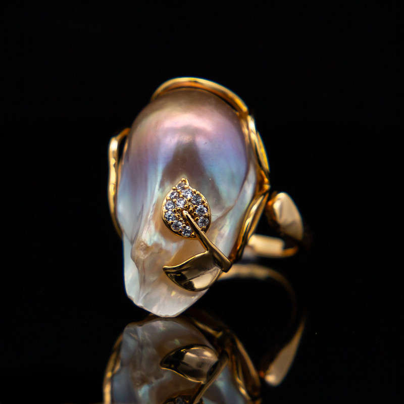 Coral Peacock - Baroque Pearl