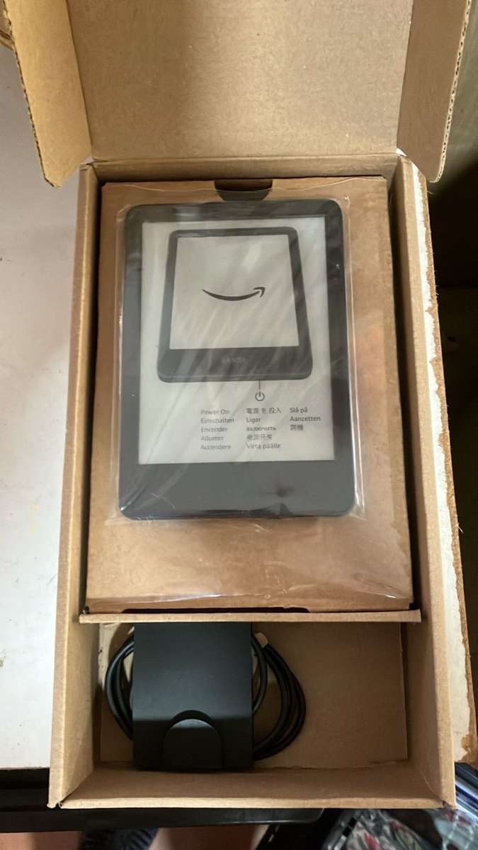 Kindle Gen 11 (2022) Bundle - Certified Refurbished