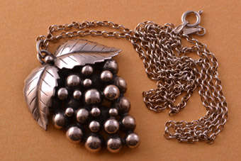 Silver Retro Pendant |  |