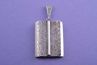 Silver Retro Pendant   |  |