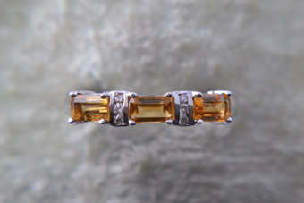9ct Gold Modern Ring |  |