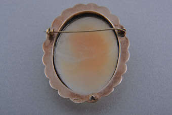 9ct Gold Vintage Brooch |  |