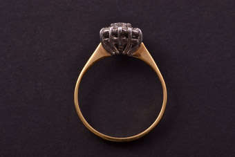 18ct Gold Vintage Ring |  |