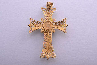 18ct Yellow Gold Cross | Free Shipping |