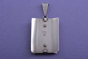 Silver Retro Pendant   |  |