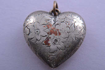 Victorian Heart Pendant |  |