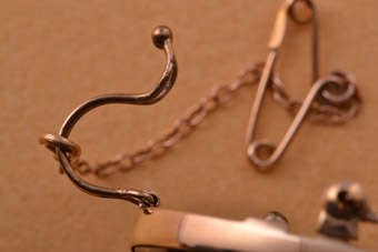 9ct Gold Vintage Brooch |  |