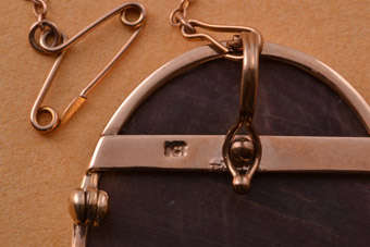 9ct Gold Vintage Brooch |  |