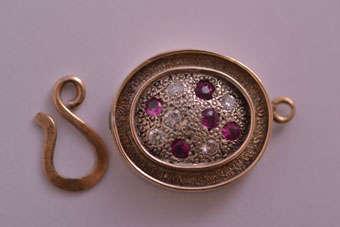 9ct Gold Vintage Clasp |  |