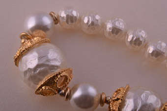 Necklace With Faux Pearls |  |