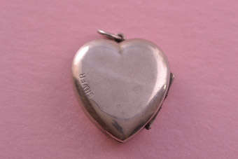 Silver Vintage Locket |  |