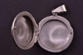 Silver Modern Locket |  |