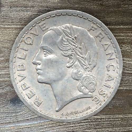 1946 *** 5 Franc *** Please use scan or picture to determine grade