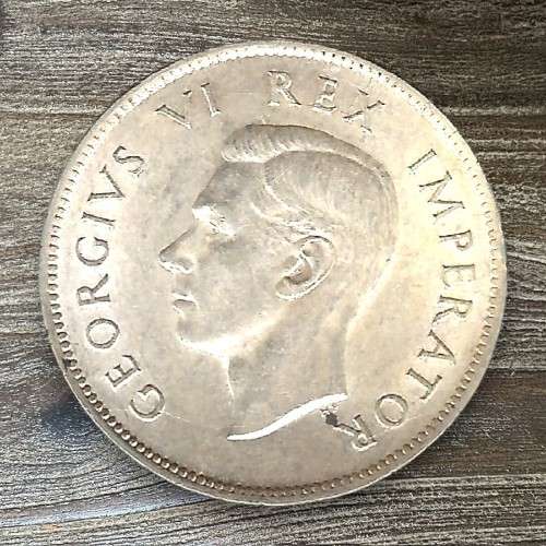 1943 *** 2 Shilling *** a real beaut and great for many collections, au minimum if nor unc